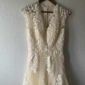 Ivory Lace Flowy Wedding Dress